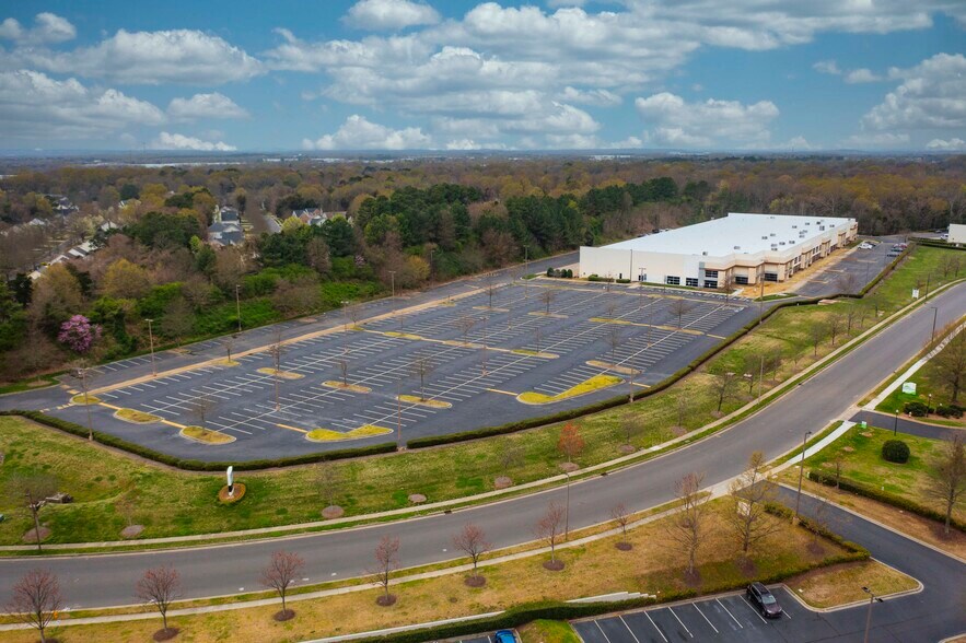 More Photos Of 2745 Whitehall Park Dr, Charlotte Light Distribution For Lease