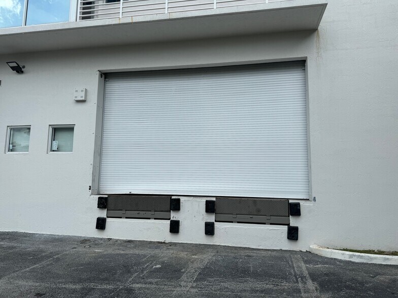 More Photos Of 2100 Nw 102nd Pl, Doral Warehouse For Lease