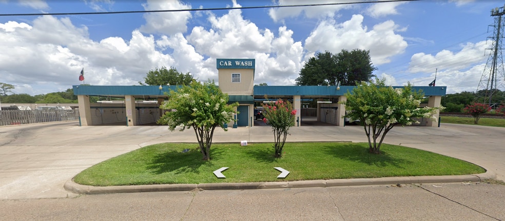 Primary Photo Of 4300 Beechnut St, Bellaire Carwash For Sale