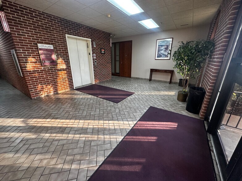 More Photos Of 9401 S Pulaski Rd, Evergreen Park Medical For Sale