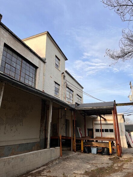 More Photos Of 1032-1038 12th Ave, Grafton Flex For Lease