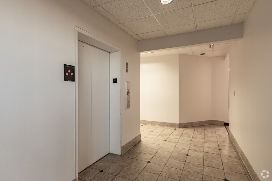 More Photos Of 840 Greenbrier Cir, Chesapeake Office For Lease