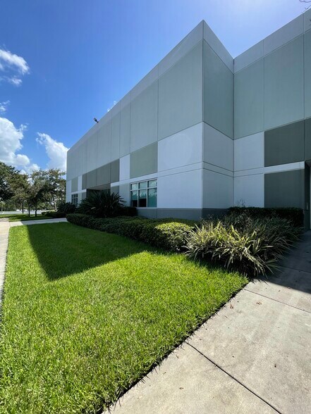 More Photos Of 2855 Interstate Dr, Lakeland Industrial For Lease