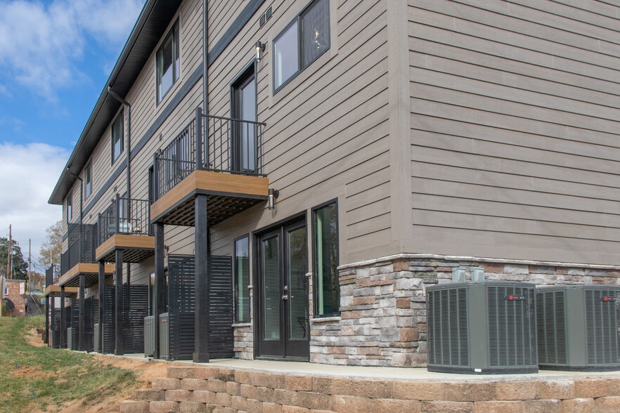 More Photos Of 577 English St, Bristol Apartments For Sale