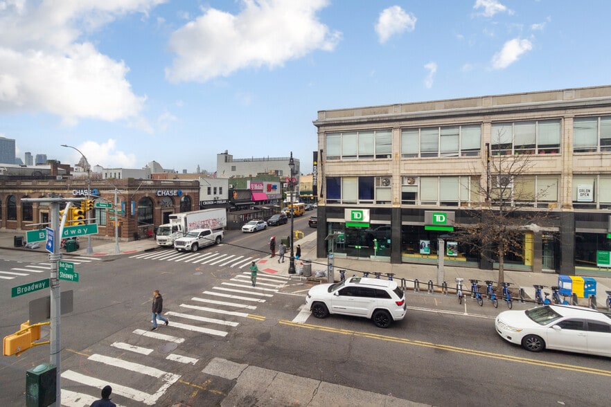 More Photos Of 3189 Steinway St, Astoria Storefront Retail Office For Lease