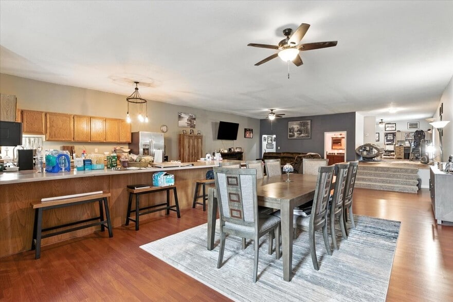 More Photos Of 501-503 Iowa Ave, Essex Storefront Retail Residential For Sale