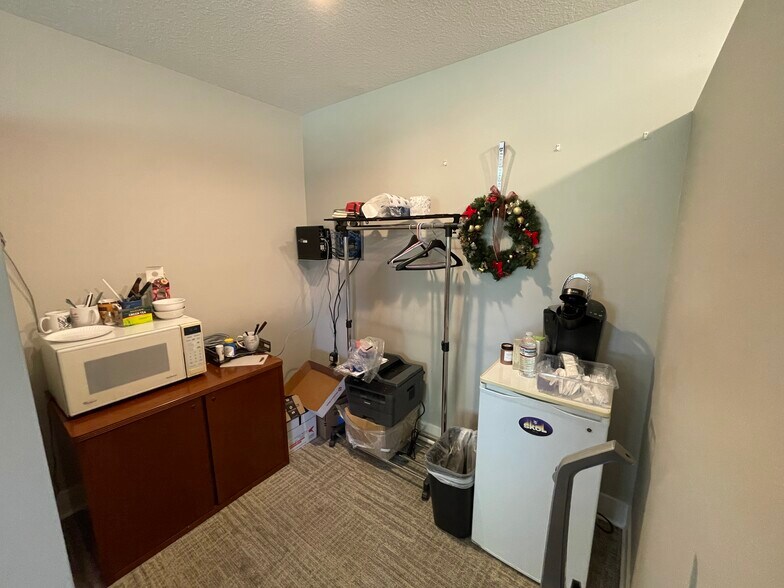 More Photos Of 13951-13959 W Preserve Blvd, Burnsville Loft Creative Space For Lease