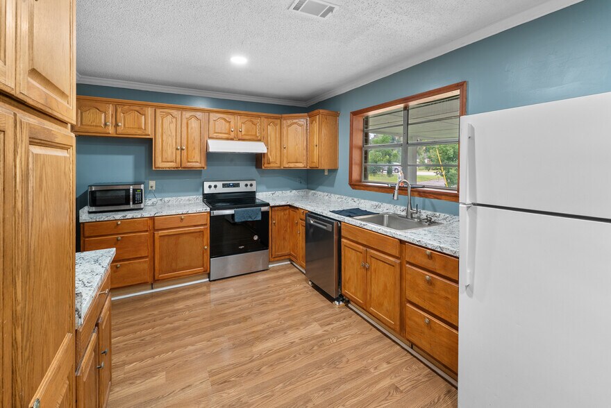 More Photos Of 2605 US Highway 80 W, Savannah Office For Sale