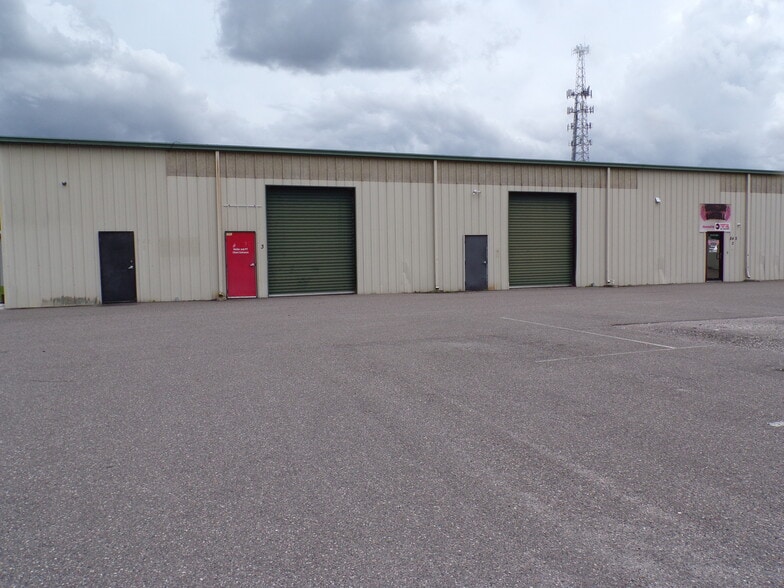 More Photos Of 845 Creative Dr, Lakeland Warehouse For Lease