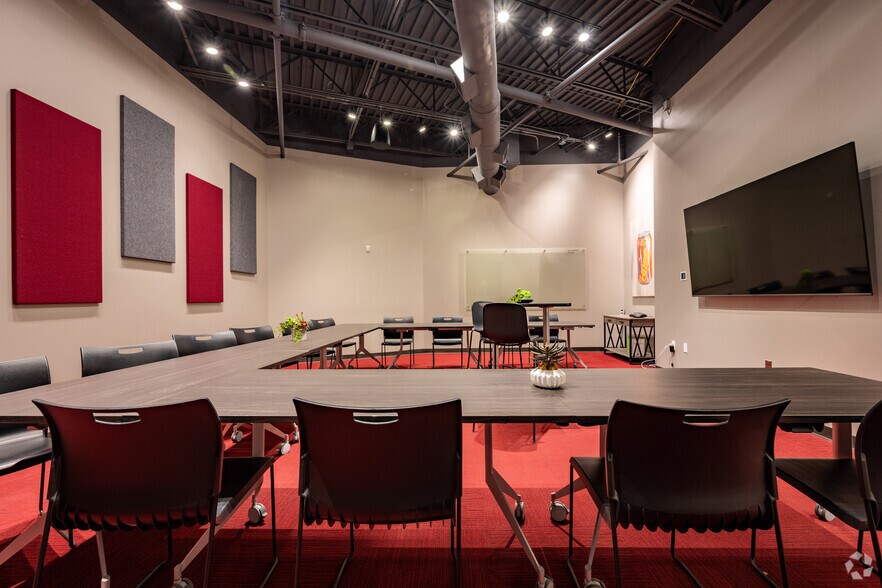 More Photos Of 129 S Main St, Grapevine Coworking Space