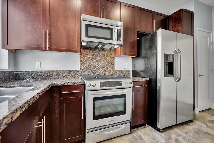 More Photos Of 300 E 4th St, Long Beach Apartments For Sale