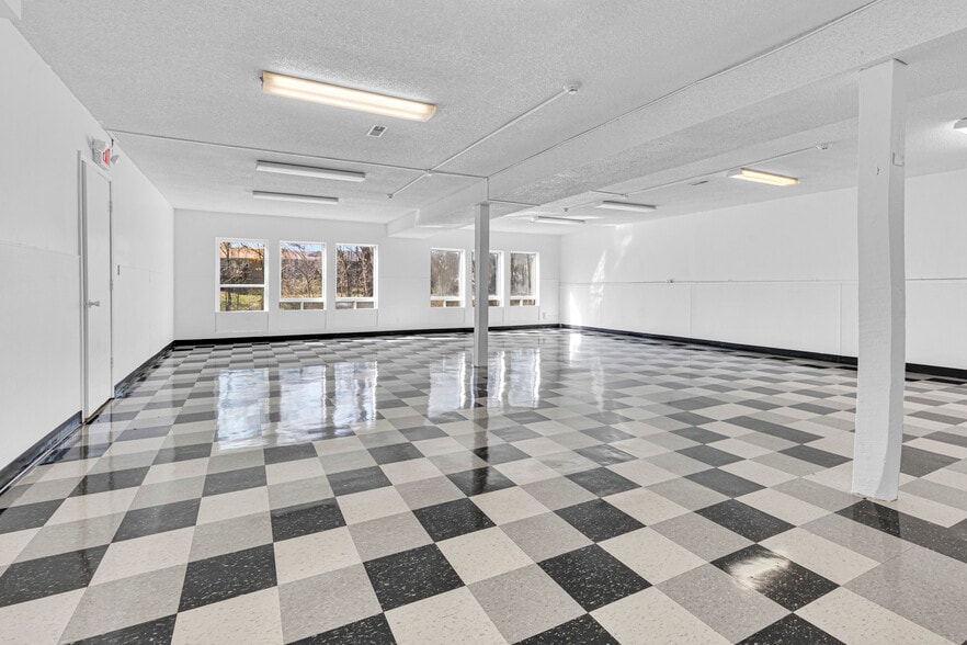 More Photos Of 205 Southbrook Pky, Kearney Daycare Center For Sale