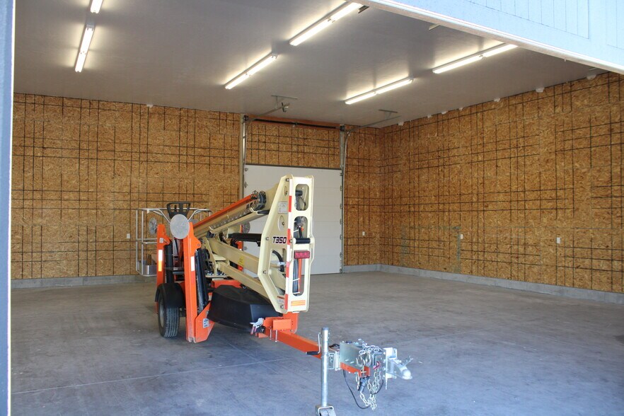 More Photos Of 57 W 465 N, Blackfoot Light Manufacturing For Lease