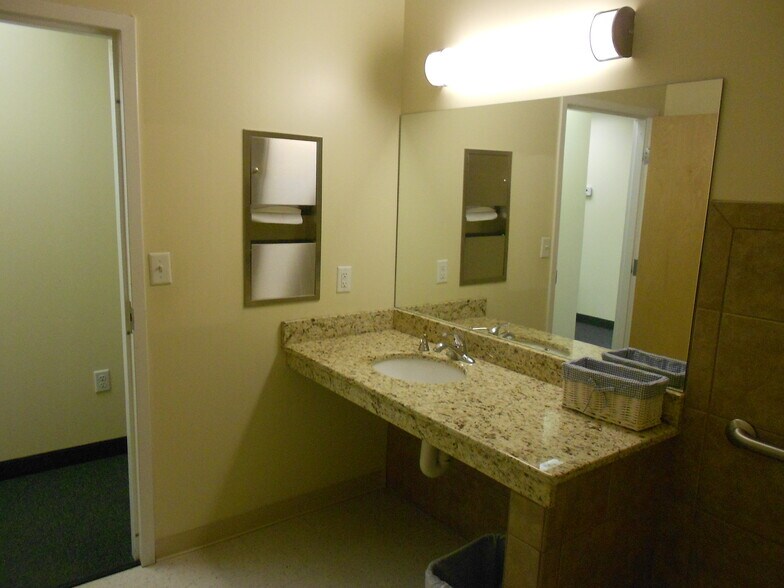 More Photos Of 31 Wichita Dr, Nicholasville Office For Sale