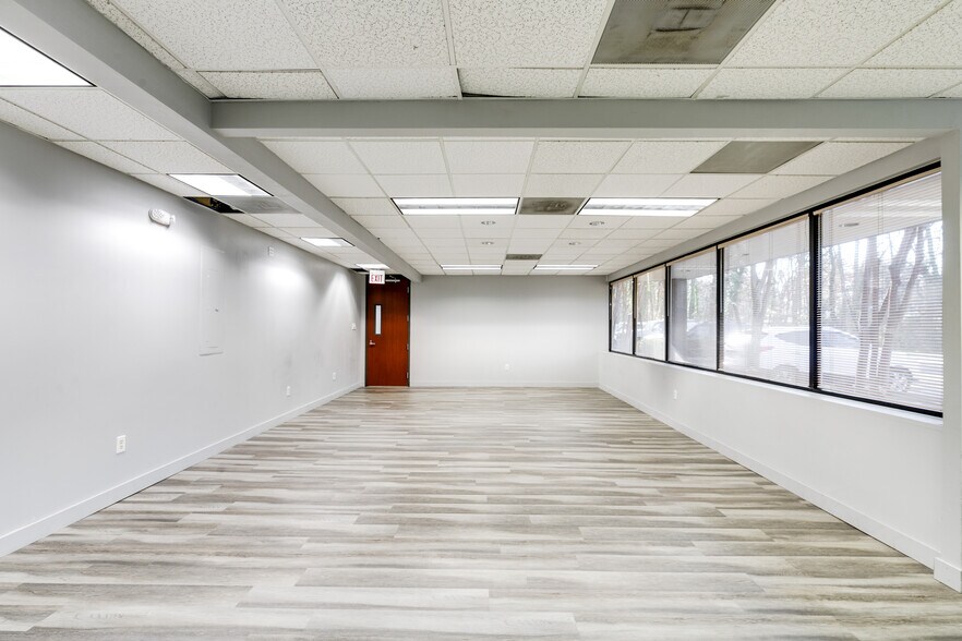 More Photos Of 8917 Fargo Rd, Richmond Office For Lease