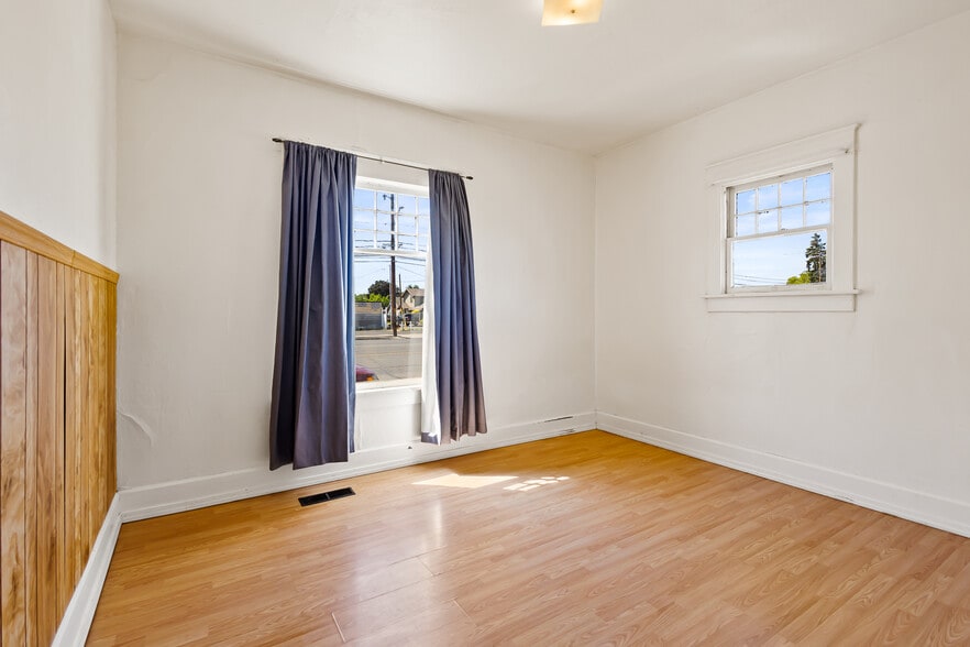 More Photos Of 1021 Fruitvale Blvd, Yakima Office For Sale