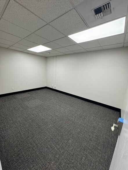 More Photos Of 3077 20th St E, Fife Warehouse For Lease