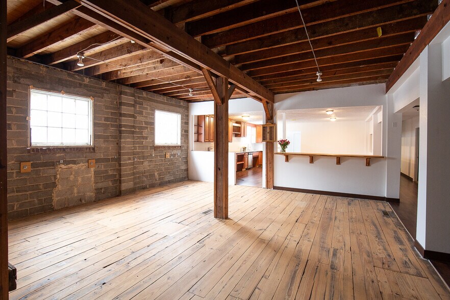 More Photos Of 765 E Washington St, Monticello Auto Repair For Sale