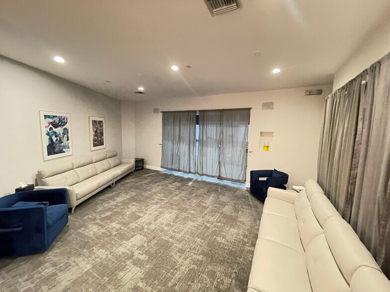 More Photos Of 920 SW 2nd Pl, Pompano Beach Showroom For Lease