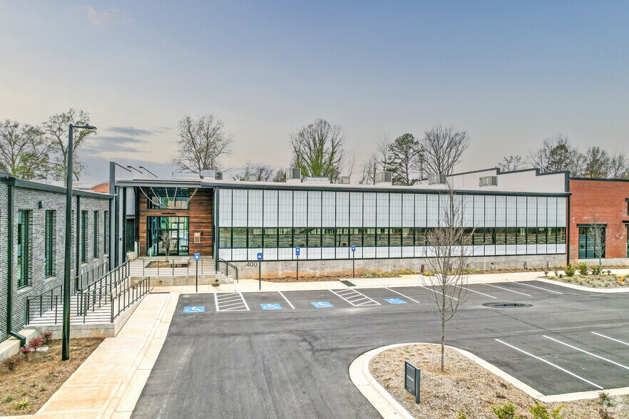 More Photos Of 800 Gesco St, Charlotte Office Residential For Lease