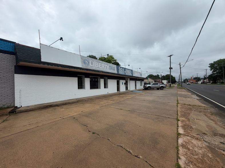 More Photos Of 3910 Youree Dr, Shreveport Freestanding For Lease