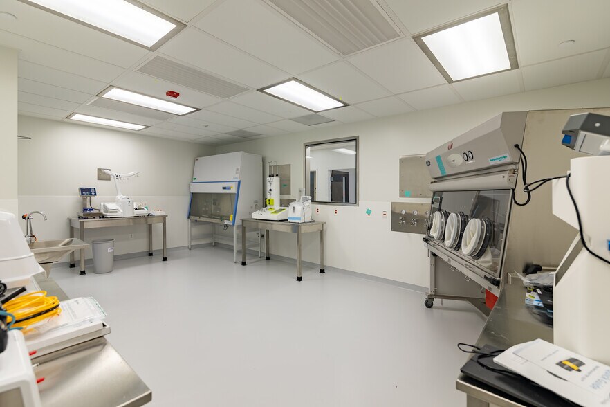 More Photos Of 727 Norristown Rd, Lower Gwynedd Research And Development For Lease