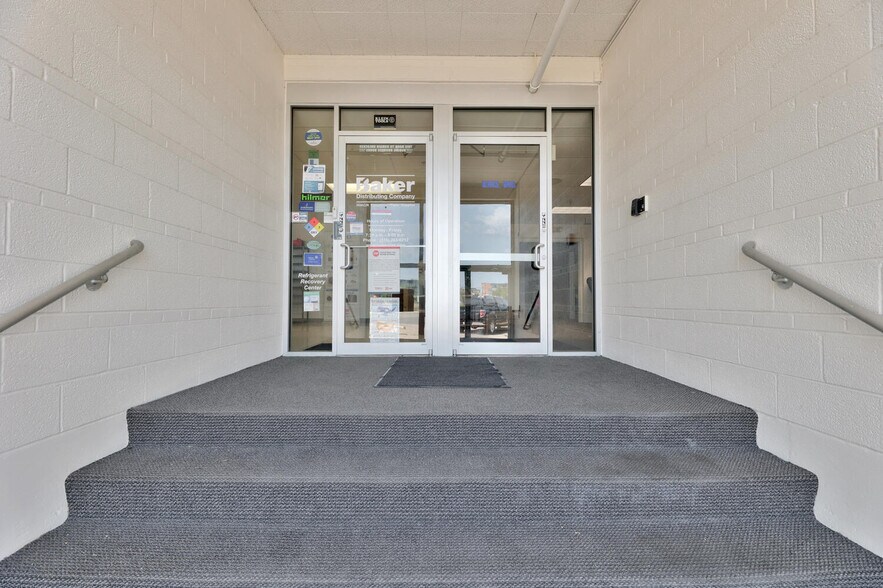 More Photos Of 811 E Waterman St, Wichita Warehouse For Sale