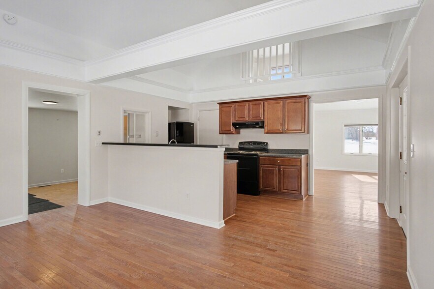 More Photos Of 328 Lake Road East Frk, Hamlin Restaurant For Sale