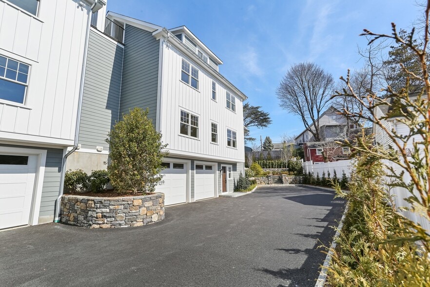 More Photos Of 25 Henry St, Greenwich Apartments For Sale