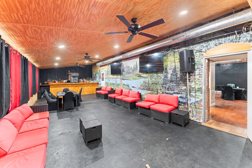 More Photos Of 811 Dixwell Ave, Hamden Flex For Sale