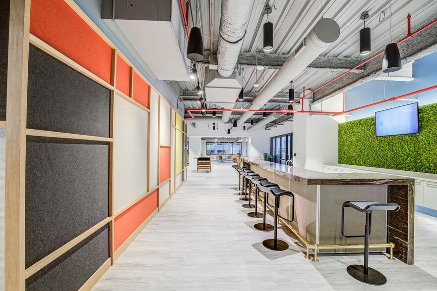 More Photos Of 200 N Broadway, Saint Louis Office For Lease