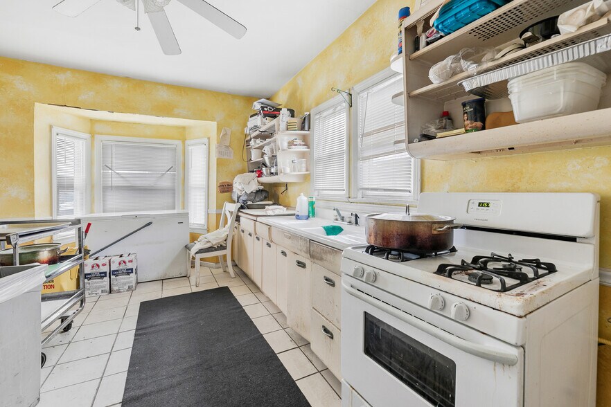 More Photos Of 5543 State Rd, Parma Freestanding For Sale