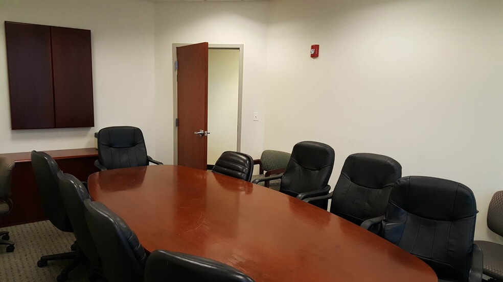 More Photos Of 7700 W 79th St, Bridgeview Self Storage For Lease