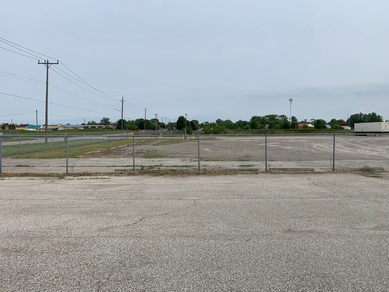 More Photos Of 775 Gillard St, Wallaceburg Industrial For Sale