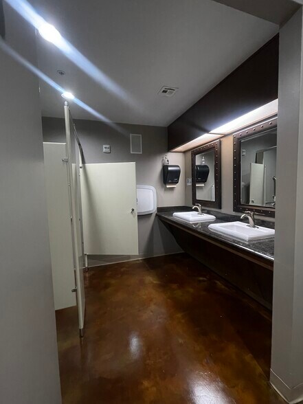 More Photos Of 2636 E 11th St, Tulsa Hotel For Lease