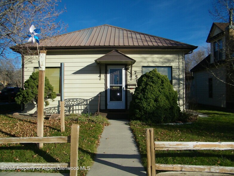 Primary Photo Of 758 Railroad Ave, Rifle Office For Sale