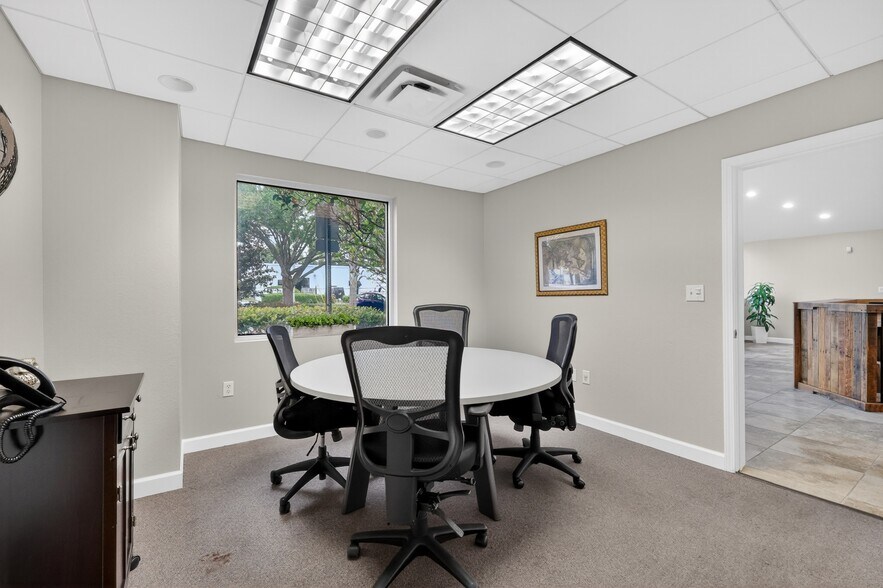 More Photos Of 2721 Pemberton Dr, Apopka Warehouse For Lease