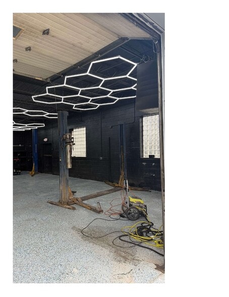 More Photos Of 58 E Ten Mile Rd, Hazel Park Warehouse For Lease