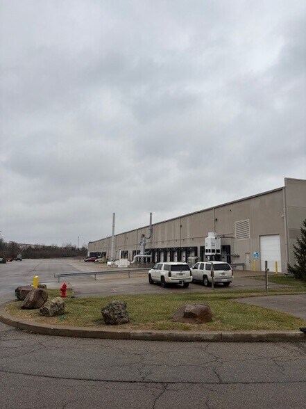 More Photos Of 4436 Muhlhauser Rd, Hamilton Warehouse For Lease