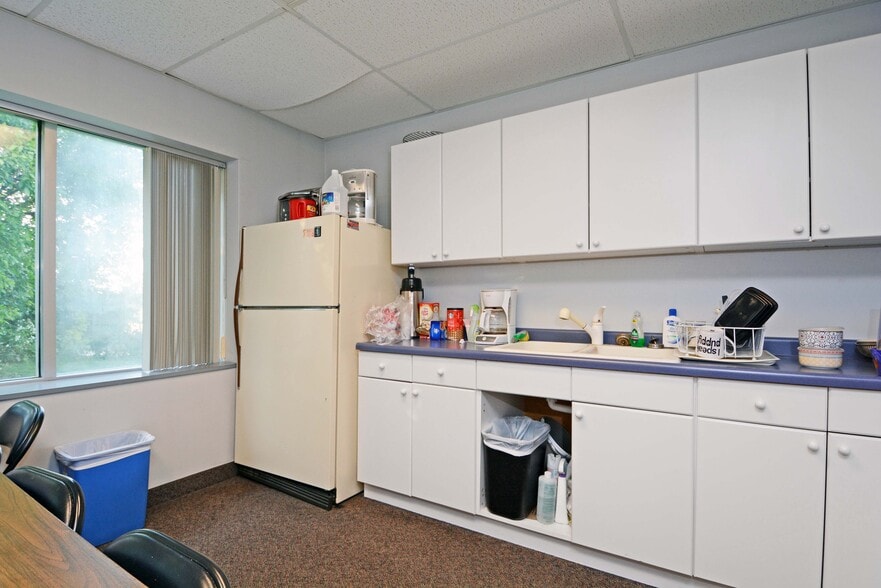 More Photos Of 4155 Old Sibley Memorial Hwy, Eagan Research And Development For Sale