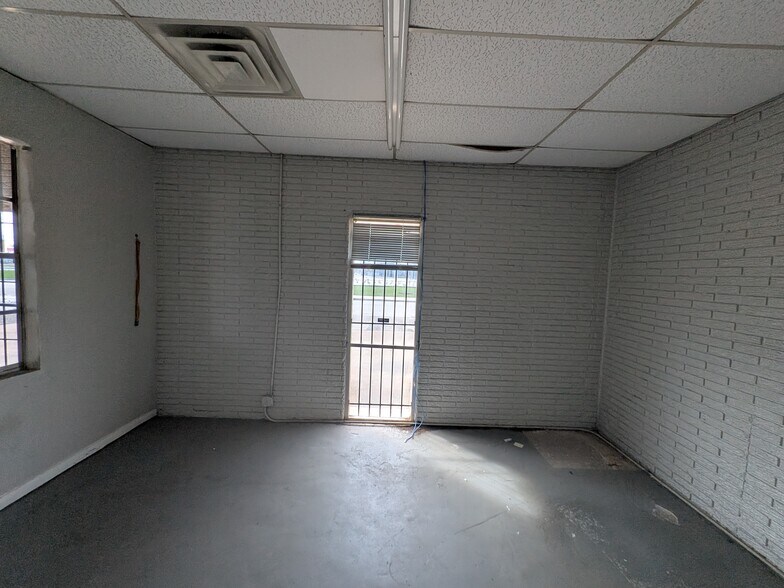 More Photos Of 1103 12th Pl, Plano Warehouse For Lease