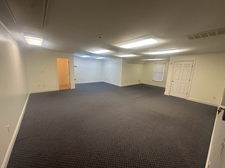 More Photos Of 106 Commons Blvd, Piedmont Office For Lease