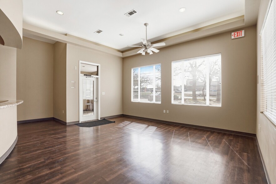 More Photos Of 1650 W Northwest Hwy, Grapevine Medical For Lease
