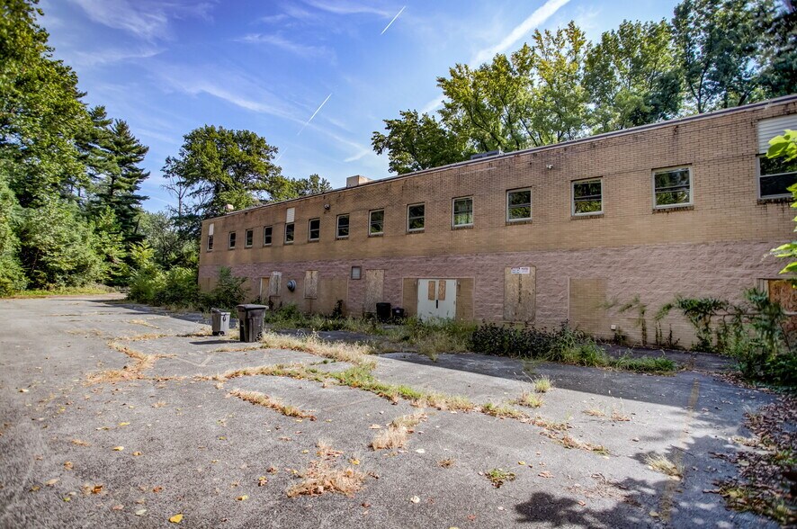 Primary Photo Of 1026 N Douglas, Belleville Religious Facility For Sale