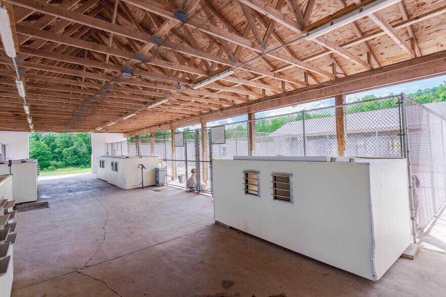 More Photos Of 175 Decoverly Lane, Falls Specialty For Sale