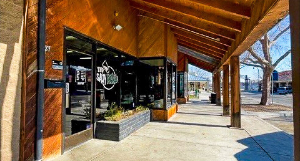 More Photos Of 270-276 N 5th St, Coalinga Storefront For Sale