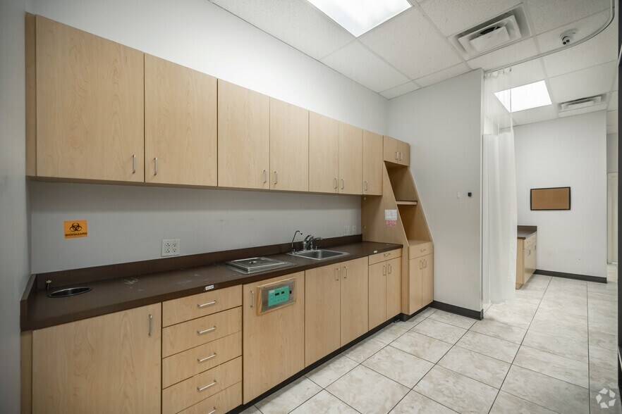 More Photos Of 15115 Westheimer Rd, Houston Storefront Retail Office For Lease