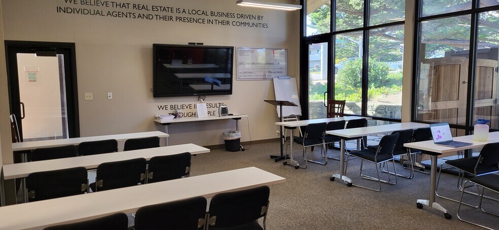 More Photos Of 26135 Carmel Rancho Blvd, Carmel General Retail For Lease