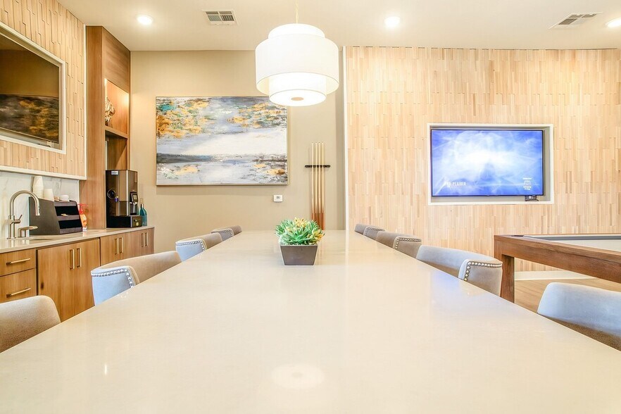 More Photos Of 1000 Brunswick Cir, Brunswick Office For Lease
