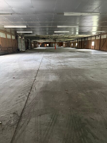 More Photos Of 23290 Lawrence 1090, Monett Industrial For Lease